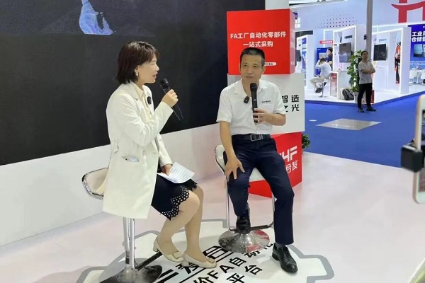 現(xiàn)場直播，暢談發(fā)展